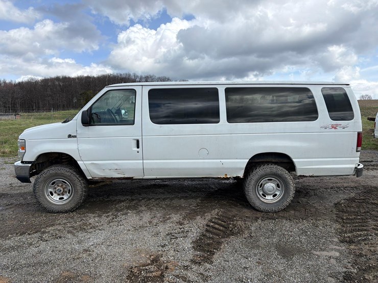 2014-ford-e350-image-1