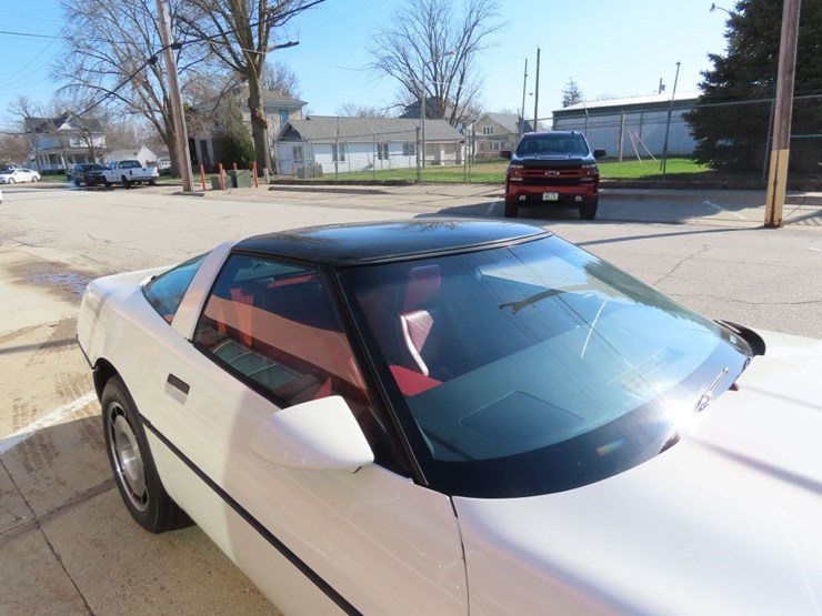 1985-chevrolet-corvette-image-6