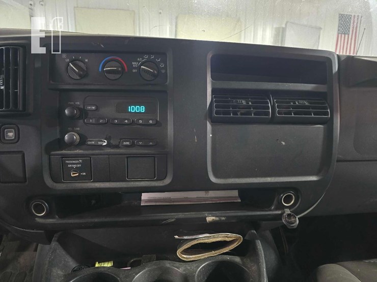 2005-gmc-savana-g3500-image-13