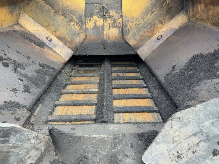 2013-caterpillar-ap-1055e-image-9