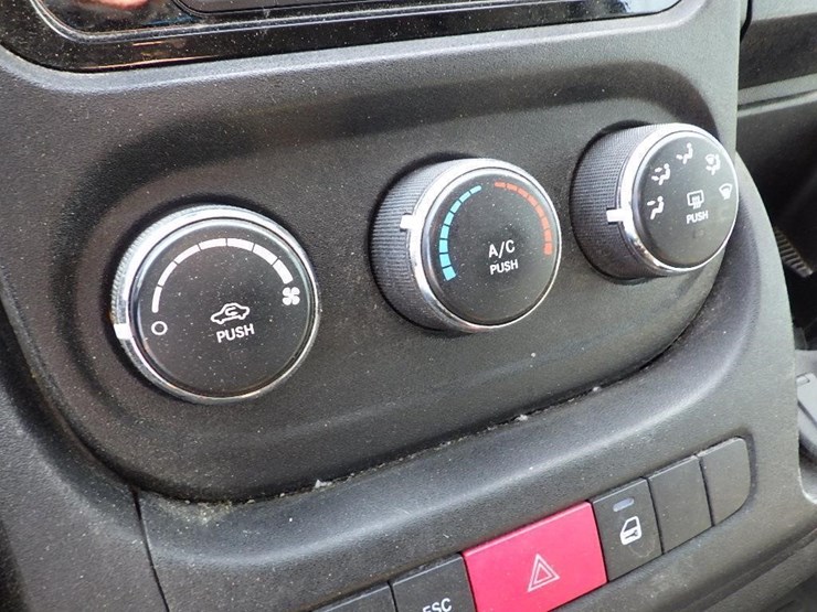 2018-dodge-3500-image-31