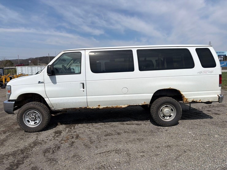 2012-ford-e350-image-1