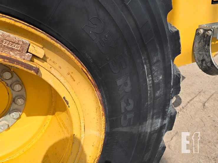 2017-deere-644k-image-30