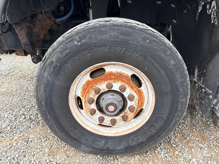 2010-massey-ferguson-8-image-92