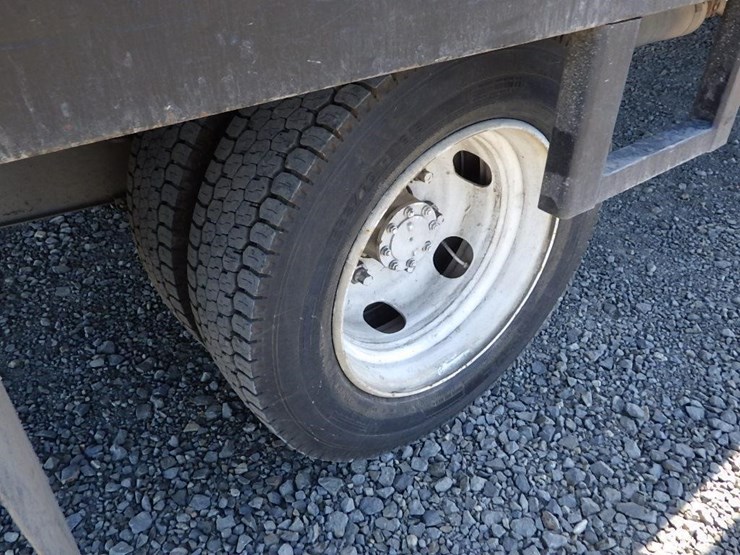 2004-isuzu-nqr-image-16