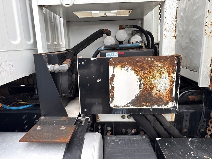 2010-massey-ferguson-8-image-41