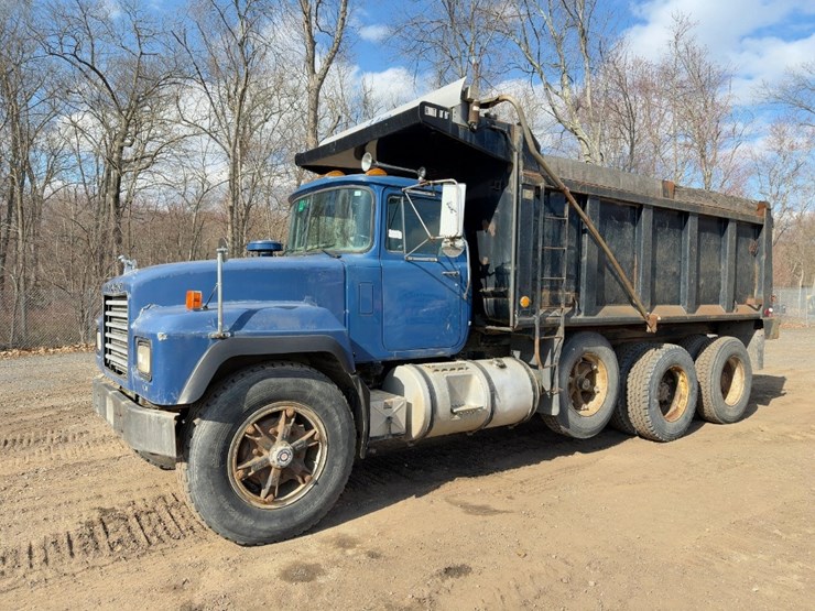 1998-mack-rd690s-image-1