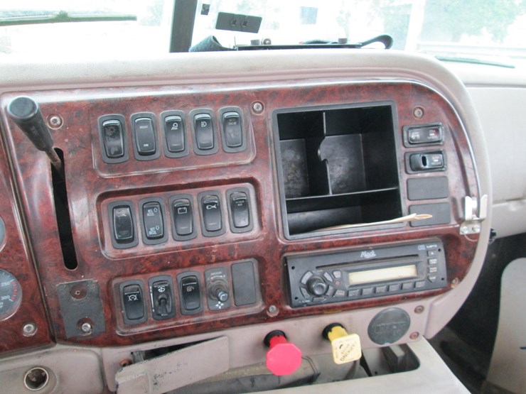 #46168-•-inop-2006-mack-613-vision-t/a-daycab-truck-tractor-1m1ak06yx6n010204-image-42