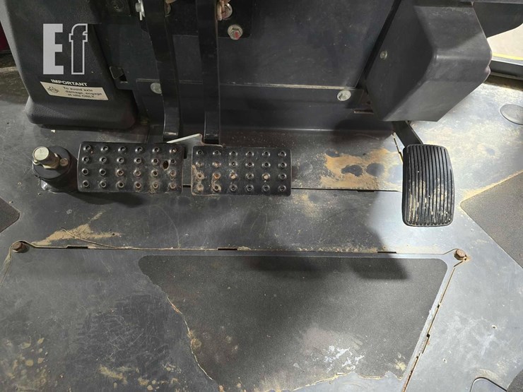 2023-deere-320-p-tier-image-21