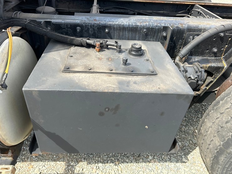 1999-mack-cl713-image-82