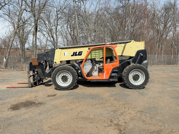 2016-jlg-1055-image-2