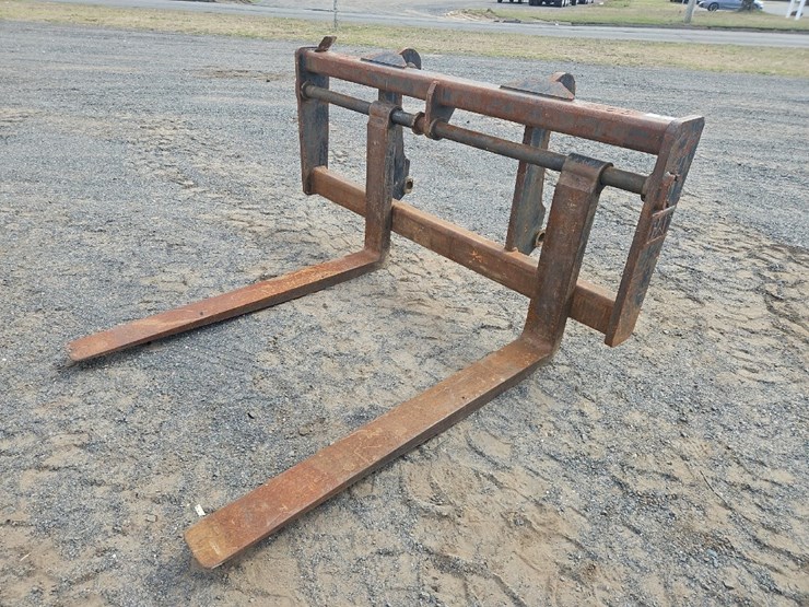 caterpillar-60-image-1