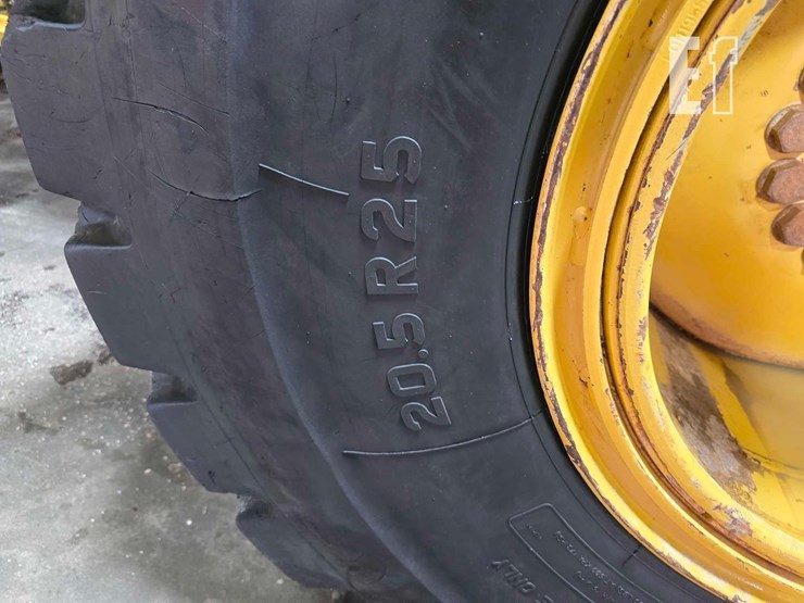 2014-caterpillar-924k-image-29