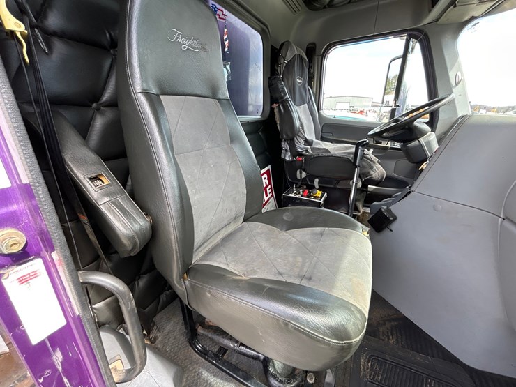 2010-massey-ferguson-8-image-61