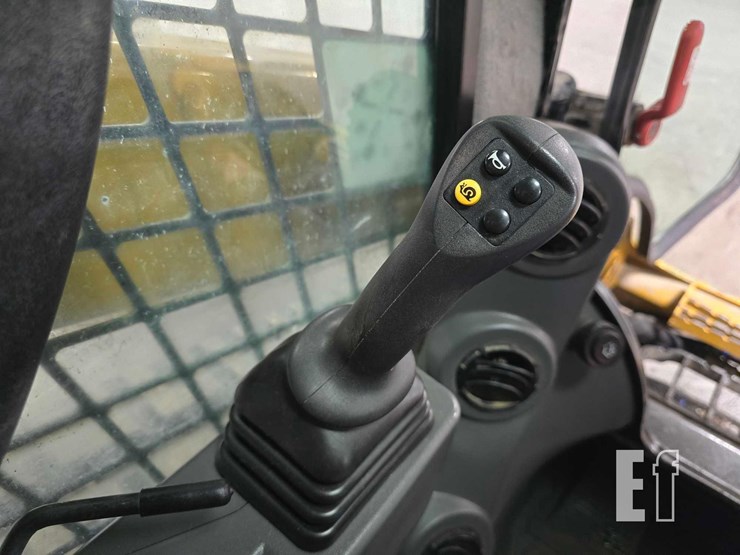 2021-caterpillar-289d3-image-17