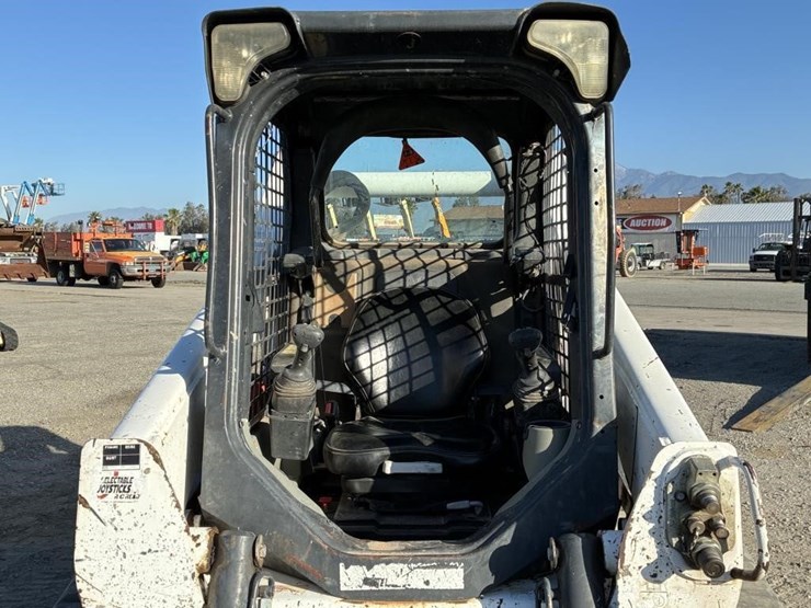 2018-bobcat-t740-image-12