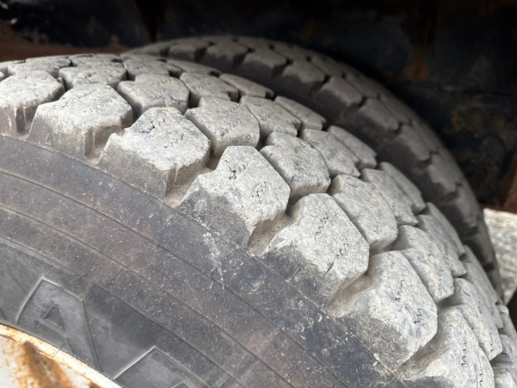 2010-massey-ferguson-8-image-99