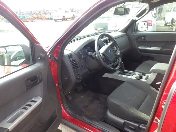 2011-ford-escape-image-5
