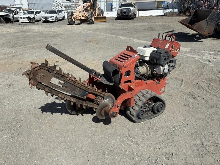 2011-ditch-witch-rt12-image-1