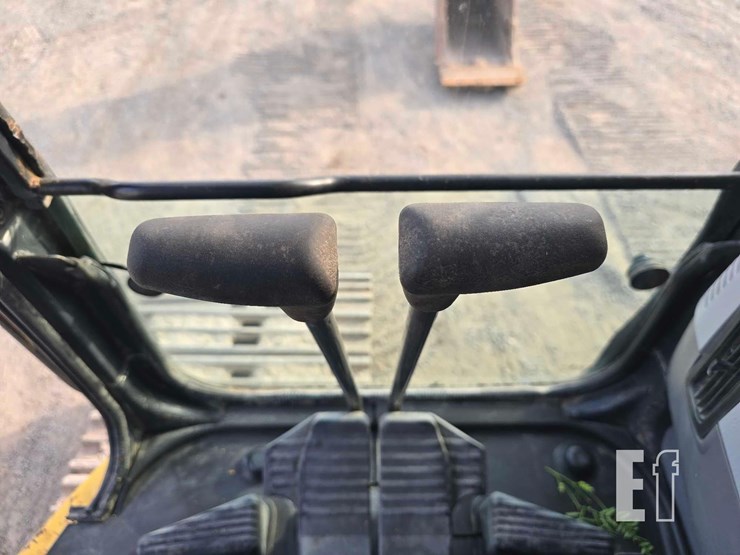 komatsu-pc228us-lc-3n0-image-15