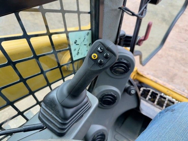 2021-caterpillar-259d3-image-22