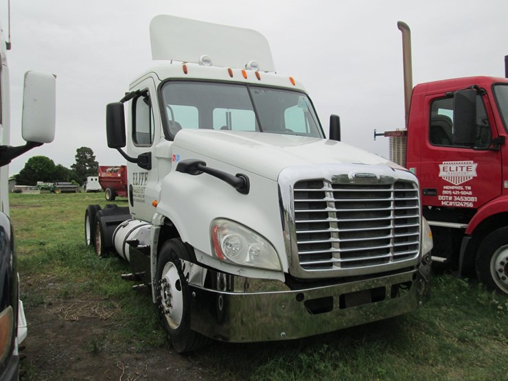 #46165-•-inop-2012-freightliner-t/a-daycab-truck-tractor-1fujgebg8clbv8611-image-2
