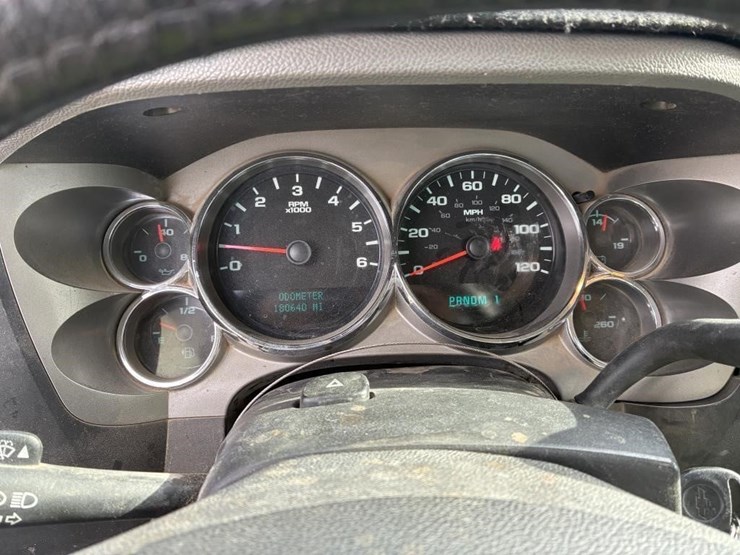 2013-chevrolet-silverado-3500-image-13