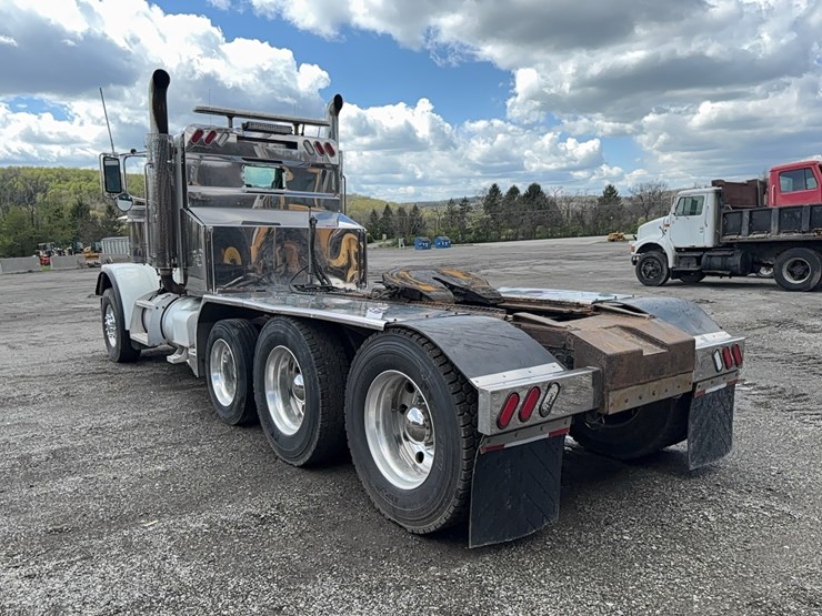 2013-peterbilt-388-image-5