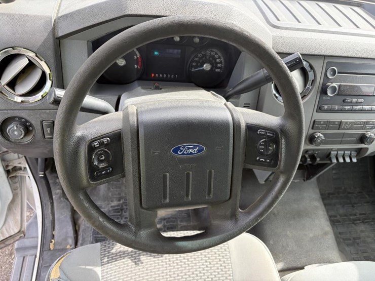 2011-ford-f550-image-11
