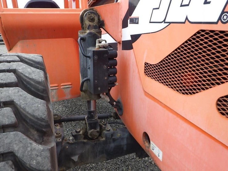 2011-jlg-10054-telescopic-reach-lift-image-20