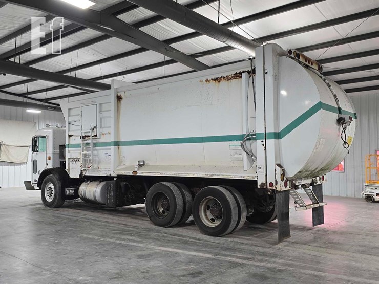 2008-peterbilt-320-image-4