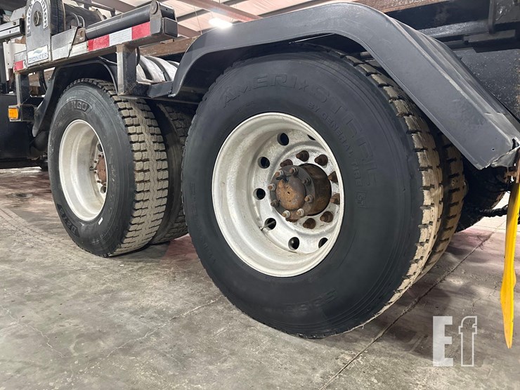 2017-peterbilt-367-image-35