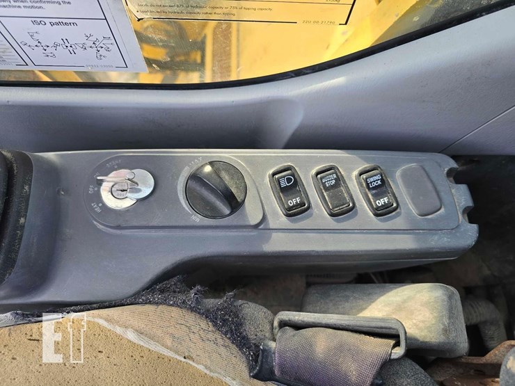 komatsu-pc228us-lc-3n0-image-19