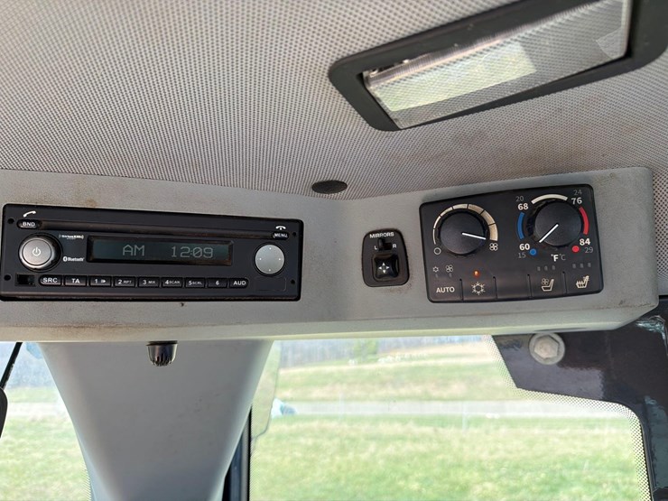 2022-john-deere-844-image-23