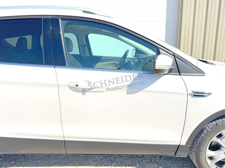 2014-ford-escape-titanium-image-16