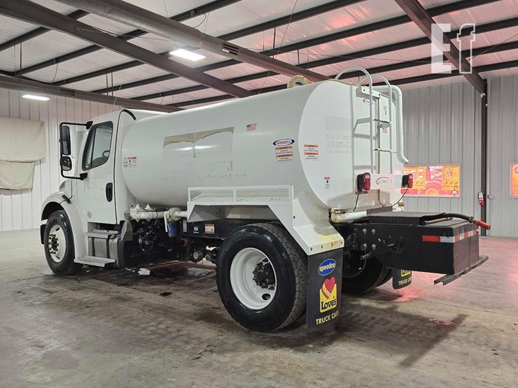 2022-freightliner-business-class-m2-106-image-4