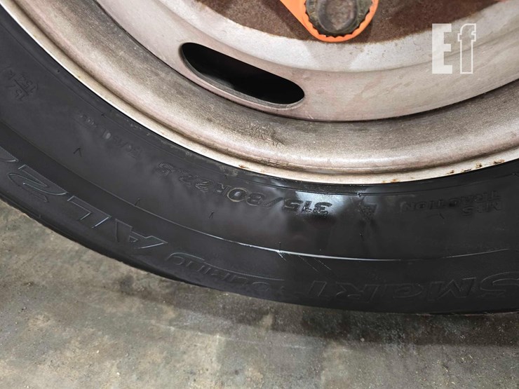 2018-peterbilt-320-image-40