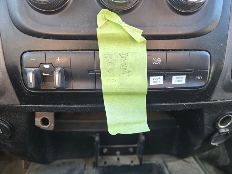 2017-massey-ferguson-8-image-65