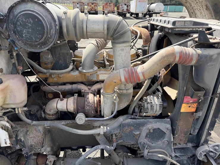 2000-peterbilt-357-image-22