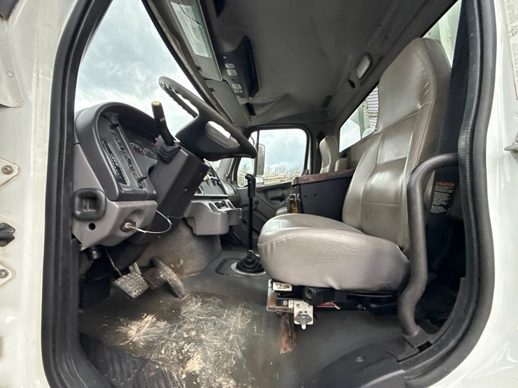 2010-massey-ferguson-8-image-82