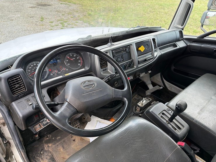 2018-hino-338-image-23