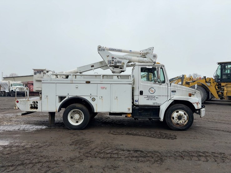 2002-freightliner-fl70-image-6