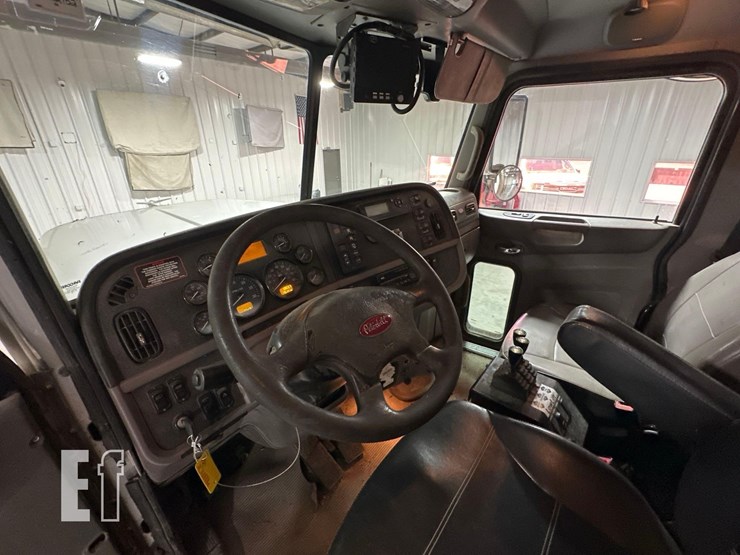 2017-peterbilt-367-image-16