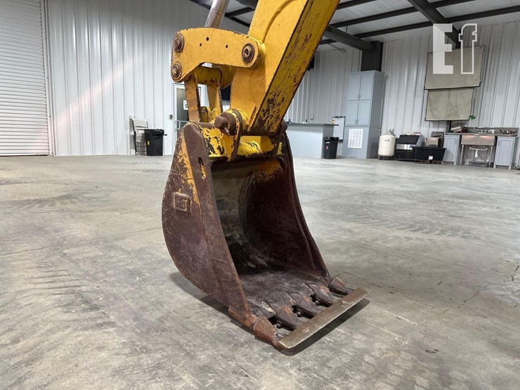 2001-caterpillar-420d-image-16