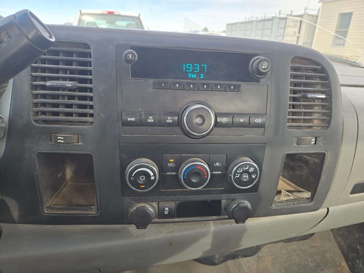 2013-chevrolet-silverado-3500hd-image-15