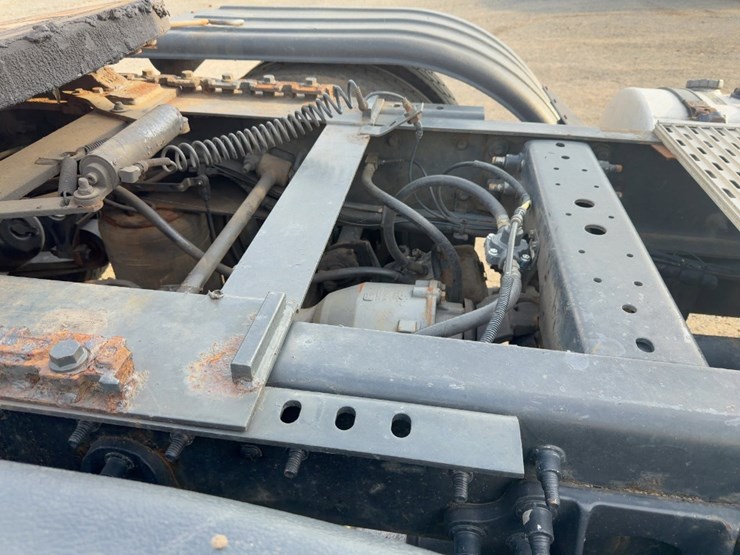 2015-international-8600-image-14