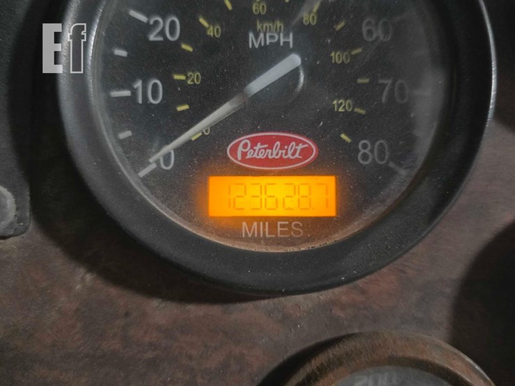 2008-peterbilt-320-image-13