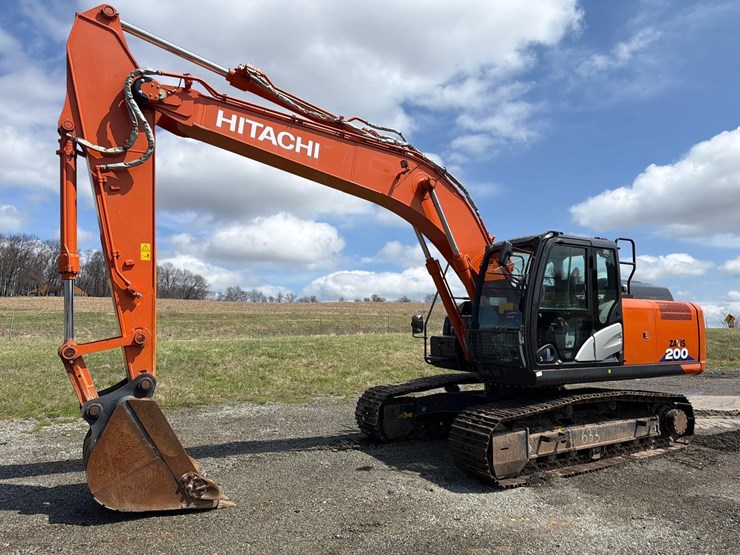 2020-hitachi-zx200-image-3