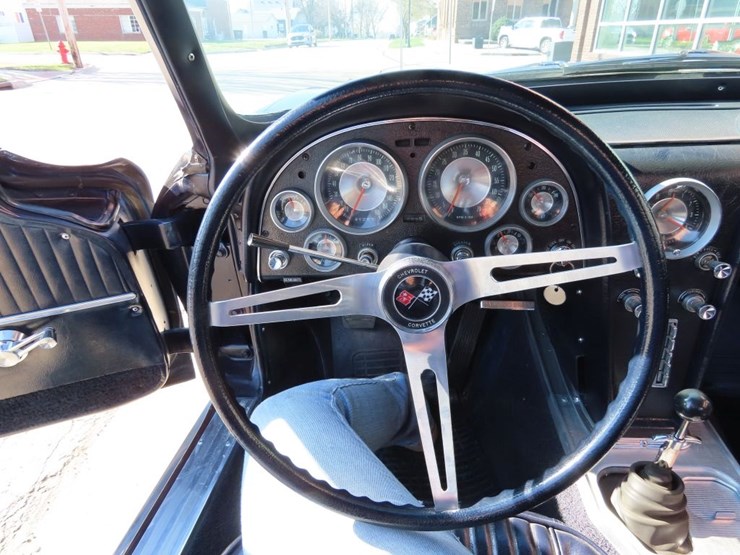 1963-chevrolet-corvette-stingray-split-window-coupe-image-12