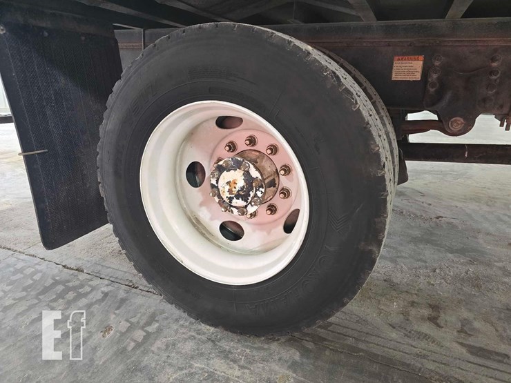 2009-freightliner-business-class-m2-106-image-23